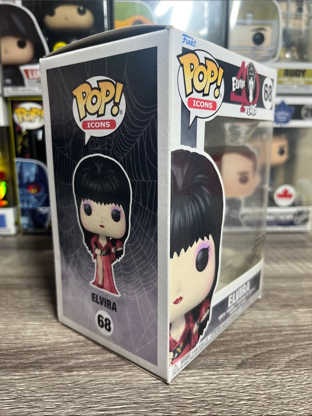Funko Pop! Icons Elvira Diamond in Red Glitter Gown - Picture 3 of 6